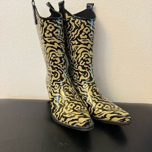 Nomad Women's Yippy zebra print Rain Boots size 8